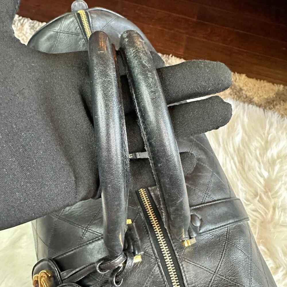 ❌SOLD❌ Authentic Chanel Vintage Diamond Stitch Lambskin Quilted Duffle Bag - Picture 10 of 17